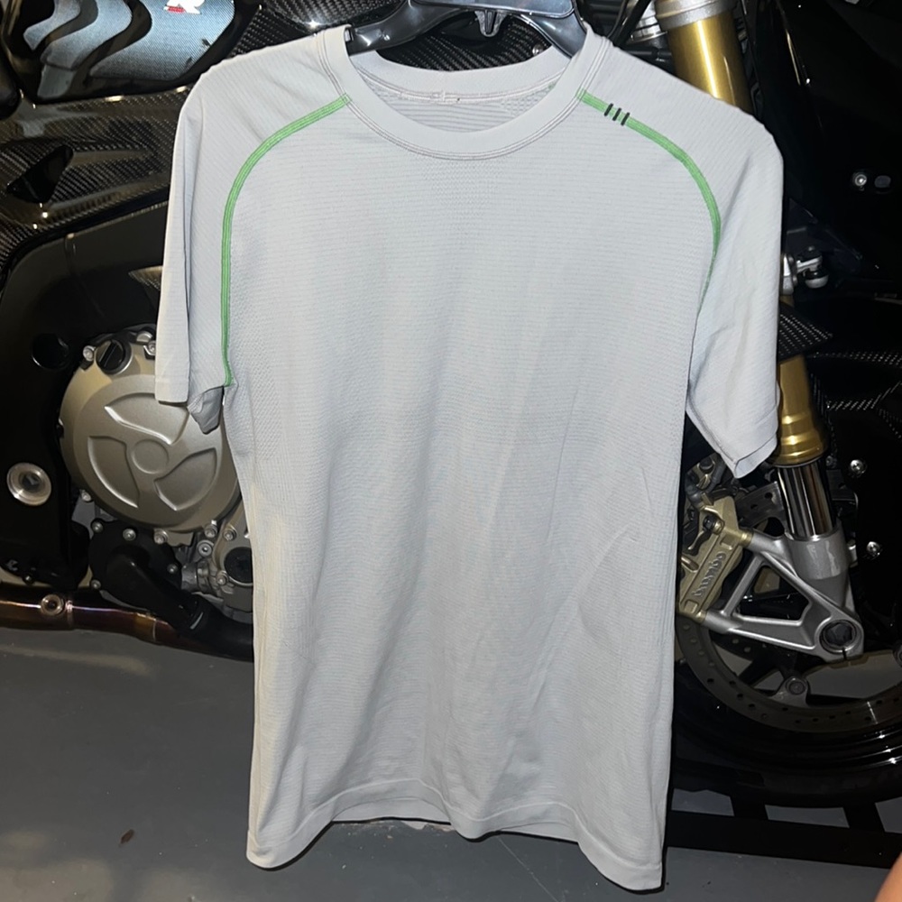 Lululemon T-shirt